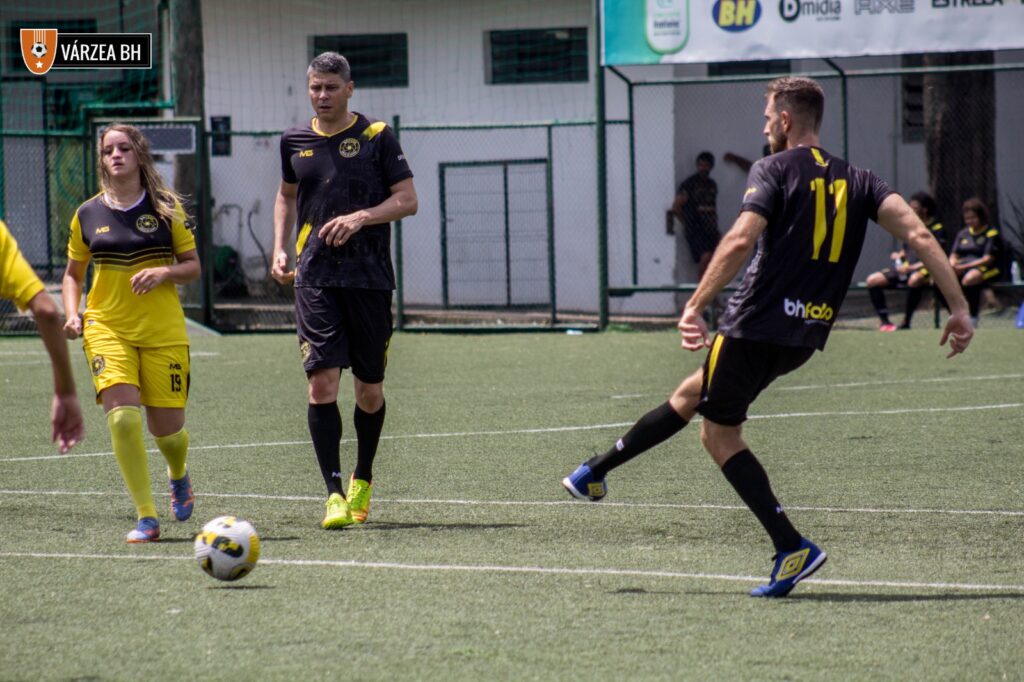 No último sábado (2), no jogo de confraternização da BHFOTO, o time Preto venceu o time Amarelo, por 4 a 3. Jogo realizado na Arena 7, no bairro Conjunto Celso Machado, regional Pampulha, em Belo Horizonte.