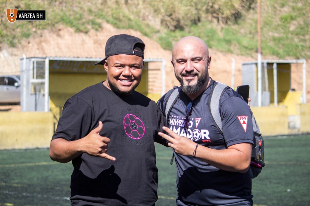 Brabo Gordinho ( à direita) e Thiago Carvalho (à esquerda), coordenador do SFAC na final do SFAC Série A em 2023
